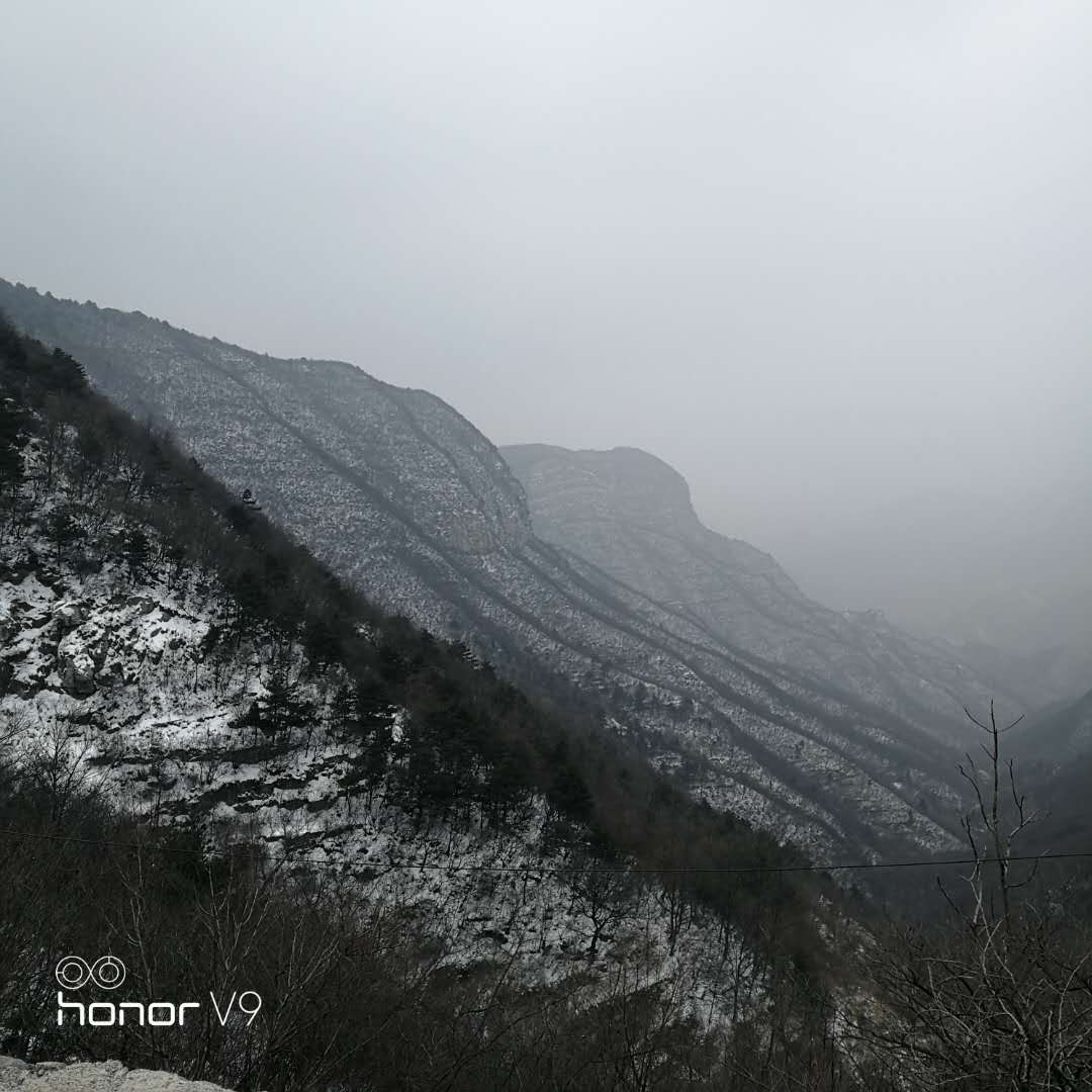 焦作市眾光耐酸瓷業(yè)有限公司開工前先去登登山，而且還是雪山